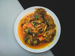 Gurih Pedas Ayam Woku Manado Cocok untuk Makan Siang