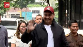 VIDEO: Momen Senyum Lebar Dito Ariotedjo Saat Tiba Di Kejagung