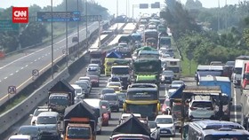 VIDEO: Penampakan Macet Panjang Tol Cikampek Arah Jakarta