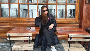 Wulan Guritno Pamer Pose Makan Es Krim Dibandingkan dengan Oklin Fia
