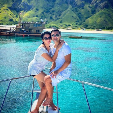 24 Tahun Menikah, 8 Potret Anjasmara & Dian Nitami Makin Mesra bak ABG Pacaran