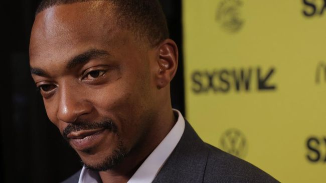 Anthony Mackie cerita deg-degan saat pertama kali syuting bareng Harrison Ford untuk Captain America 4: Brave New World.