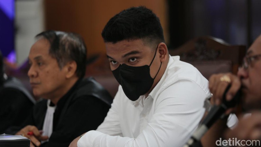 Duduk di Kursi Roda, Mantan Kekasih Mario Hadiri Sidang Kasus Penganiayaan David Mantan kekasih Mario Dandy, Anastasia Pretya Amanda menghadiri sidang kasus penganiayaan terhadap David Ozora. Ia duduk di kursi roda untuk menjadi saksi sidang di PN Jakarta Selatan.