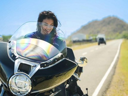 7 Potret Duma Riris Pose di Atas Moge saat Touring Bareng Suami, Judika: Keren Amat Istriku!