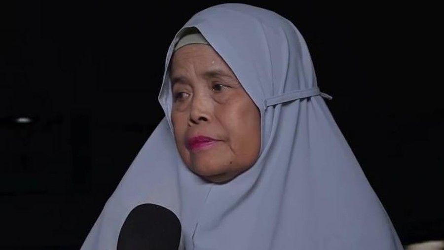 Ibu Sartika dan Chris Hemsworth Ibu Sartika dan Chris Hemsworth dalam iklan Extraction 2
