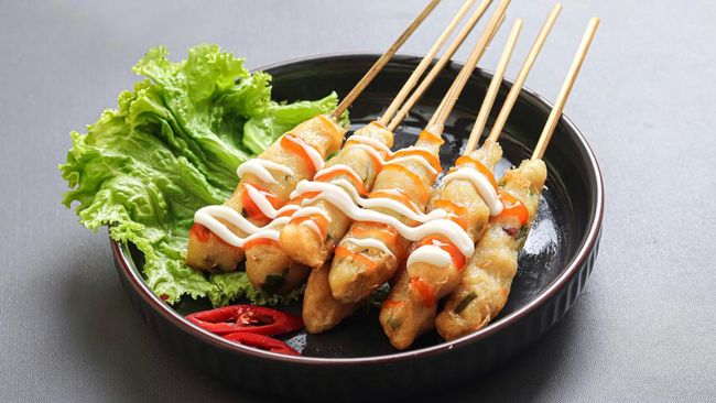 Selain membeli, Anda juga bisa mencoba cara membuat sempol ayam yang enak, gurih, dan empuk. Simak resep simpelnya berikut.