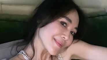 img-title Ina Thomas Pamer Wajah Sebelum dan Sesudah Operasi Plastik di Korea