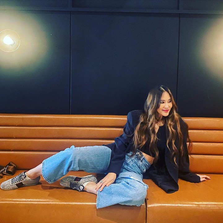 <p>Tak hanya cantik, Ina Thomas juga dikenal sebagai ibu-ibu modis yang selalu memperhatikan penampilannya, lho. (Foto: Instagram@inathomas)</p>