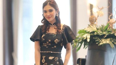 Jarang Tersorot, 7 Potret Kartika Adik Sandra Dewi yang Jadi Pegawai TV