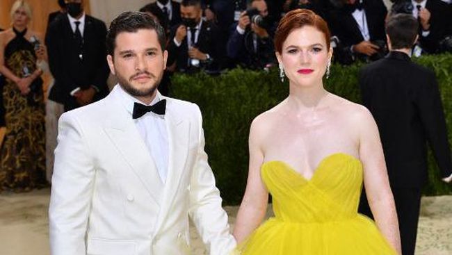 Aktor Kit Harington kini resmi jadi ayah dua anak. Istrinya, Rose Leslie, melahirkan anak kedua mereka yang berjenis kelamin perempuan.