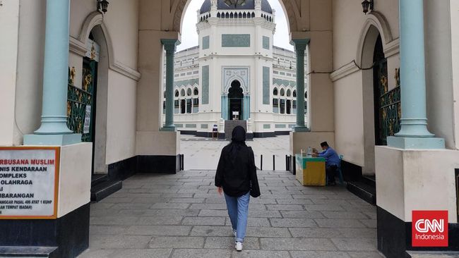 Cuma punya waktu sehari di Medan? Tak masalah! Cukup melintasi 'lorong waktu', kamu bisa semakin dekat dengan Medan, budaya dan kebiasaan warga lokal.