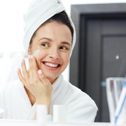 Nggak Cuma Buat Kulit, Ini 5 Manfaat Terapkan Skincare Routine Bagi Kesehatan Mental!