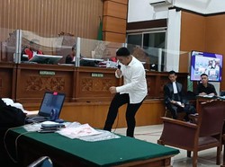 Shane Peragakan Cara Mario Dandy Tendang Kepala David di Depan Hakim