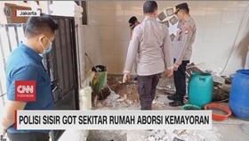 VIDEO: Polisi Sisir Got Sekitar Rumah Aborsi Kemayoran