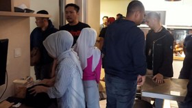 Tiba di Polda, 'Si Kembar' Tersangka Penipuan iPhone Bungkam
