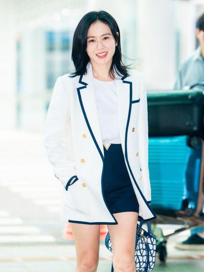 Istri dari aktor Hyun Bin tersebut dijadwalkan ke Paris untuk menghadiri Maison Valentino F/W Haute Couture 2023-2024./ Foto: TV Report