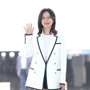 Makin Glowing dan Awet Muda Usai Melahirkan, Simak Potret Terbaru Son Ye Jin yang Jadi Sorotan