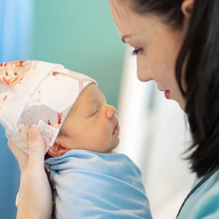 <p>Randy dan Chelsey dikaruniai anak kedua berjenis kelamin laki-laki, Bunda. Putra bungsu pasangan ini diberi nama Asher Griffin Pangalila. (Foto: Instagram @randpunk/ @cfrank3030)</p>