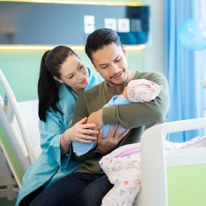 <p>Istri bule Randy Pangalila, Chelsey Frank, melahirkan anak kedua pada 21 Juni 2023. Persalinan anak kedua dilakukan secara caesar di Rumah Sakit EMC Sentul. (Foto: Instagram @randpunk/ @cfrank3030)</p>