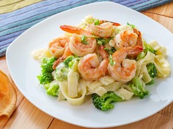 Resep Fettucine Alfredo Udang dan Brokoli, Sajian Spesial Hari Libur