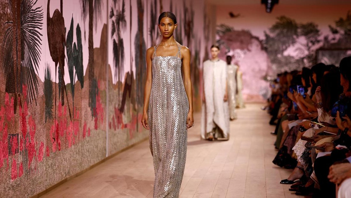 FOTO: Dior Pamerkan Koleksi Haute Couture Fall/Winter 2023-2024