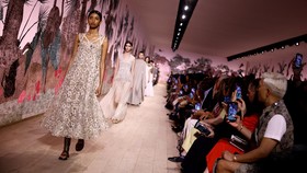 Jacey Philana, Model Indonesia Tampil di Show Dior Couture di Paris