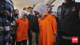 Kembar Rihana-Rihani Dituntut 5 Tahun Penjara di Kasus Penipuan iPhone