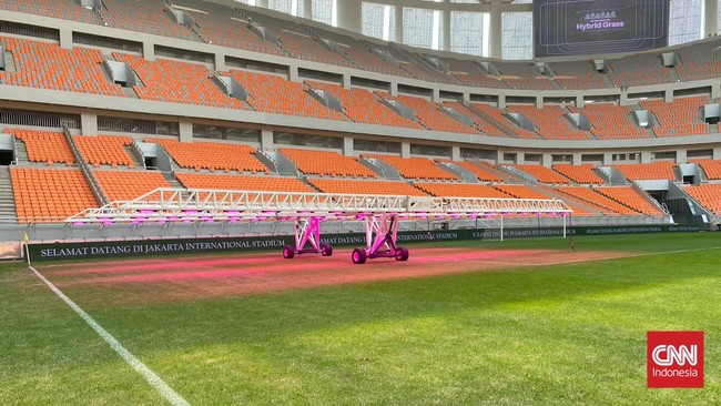 Menteri PUPR Basuki Hadimuljono mengatakan biaya untuk mengganti rumput lapangan JIS agar bisa sesuai standar FIFA mencapai Rp6 miliar.