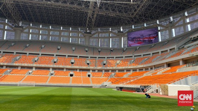 Rumput JIS menjadi salah satu hal yang akan diperbaiki jelang pelaksanaan Piala Dunia U-17 2023. Lantas seperti apakah rumput standar FIFA?