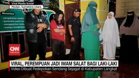 VIDEO: Viral, Perempuan Jadi Imam Salat Bagi Laki-laki