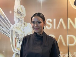 Reaksi Adinia Wirasti Ditanya Pernikahan dengan Aktor Australia
