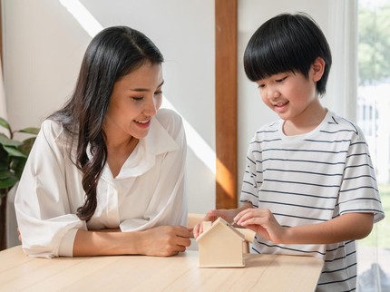 7 Cara Mengajarkan Anak Tentang Keuangan Sesuai Usianya