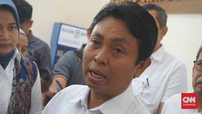 Mbrandu adalah sebuah tradisi masyarakat, di mana warga membeli ternak mati milik tetangga di desanya.
