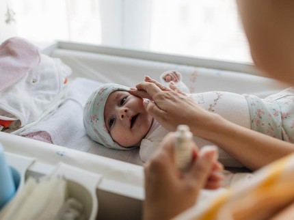 10 Merk Cream Wajah untuk Bayi yang Aman dan Bagus