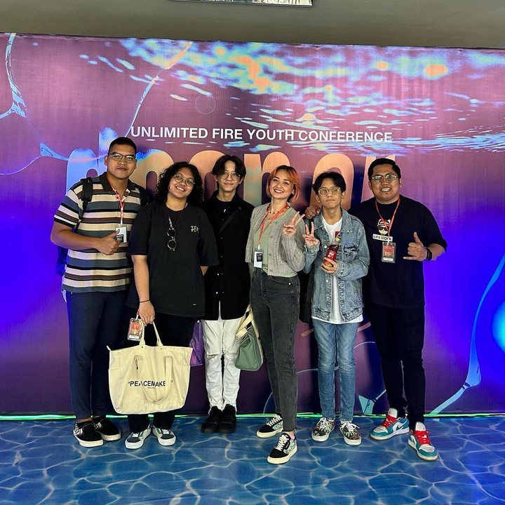 <p>Melalui kolom caption, empat orang anak ini mengatakan bahwa perjalanan tersebut terasa semakin seru karena mengajak Zuriel Paris Jedidiah Panggabean dan Zeraiah Moria Phinehas Panggabean. "Semarang atau 50 puluh tahun lagi. Seru karena roadtrip. Seru karena bisa pergi sm zuzu zera," tuturnya. (Foto: Instagram @joannaalexandra) <br /><br /><br /></p>