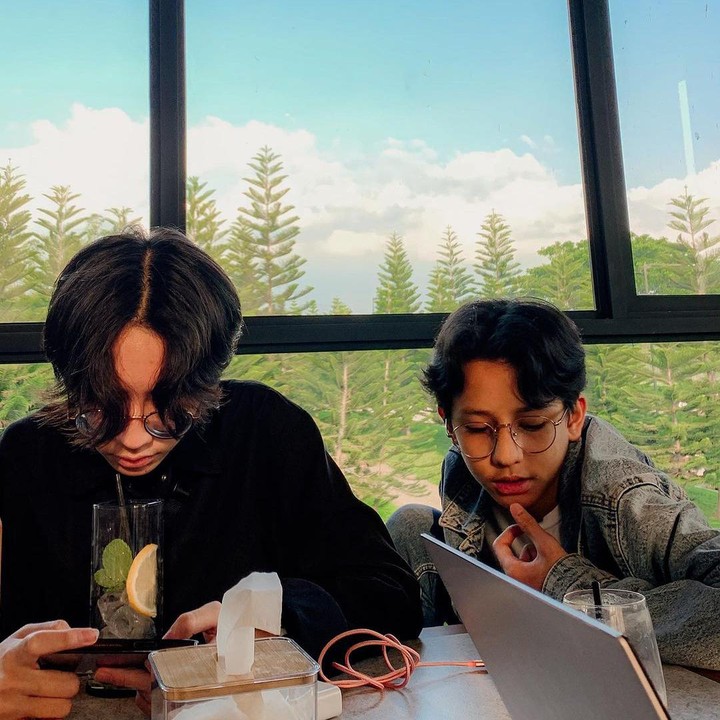 <p>Tak sampai di sana, Zuzu dan Zera juga disebut semakin mirip dengan mendiang ayah mereka, Raditya Oloan. "Zuzu dan Zera duplikat bang Radit," kata @ina****. Bagaimana menurut Bunda? (Foto: Instagram @joannaalexandra) <br /><br /><br /></p>