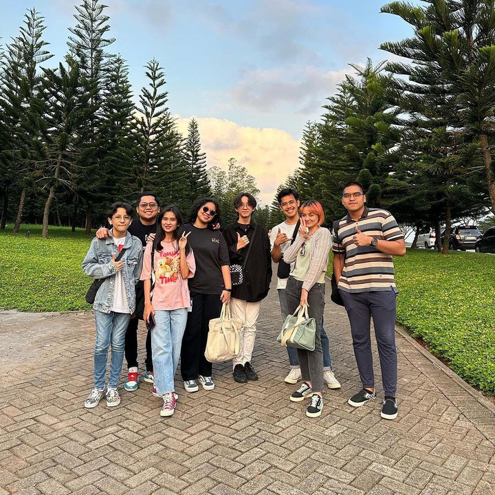 <p>Beberapa waktu yang lalu, Joanna Alexandra membagikan momen bersama kedua anak laki-lakinya, Bunda. Dalam momen tersebut, mereka diketahui melakukan trip ke Semarang. (Foto: Instagram @joannaalexandra) <br /><br /><br /></p>
