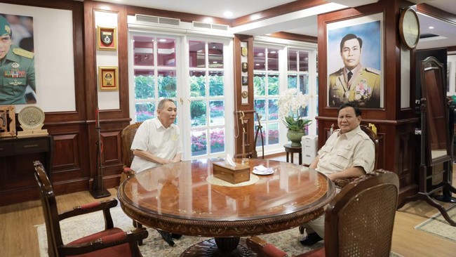 Pengusaha Jusuf Hamka Jusuf mengaku sudah kenal lama dengan Prabowo Subianto. Dia yakin Prabowo hanya tinggal butuh cawapres yang paham ekonomi.