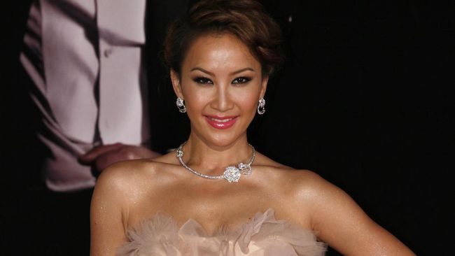 Coco Lee dikenal sebagai diva asal Hong Kong pengisi OST film Mulan versi Mandarin dan pernah manggung di panggung Oscar.