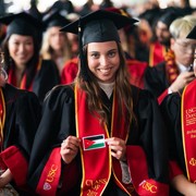 Gaya Wisuda Para Putri Kerajaan yang Lulus Tahun 2023, Ada yang Pakai Baju Tradisional Negaranya!
