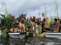Sandiaga Minta Kualitas Festival Danau Sentani Ditingkatkan Agar Masuk KEN
