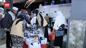 VIDEO: Jemaah Haji Kloter 4 Embarkasi Jakarta Tiba Di Asrama Haji