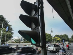 Jakarta Punya Lampu Merah Pintar: Ada Damkar-Ambulans, Lampu Hijau Lebih Lama
