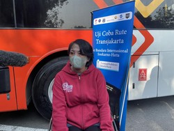 Berkursi Roda, Maria Jajal TransJ Rute Soetta: Perlu Dibantu saat Naik