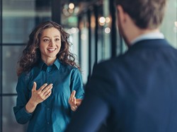 Humas Adalah: Peran, Fungsi, Skill, dan Bedanya dengan Marketing