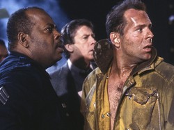 Bruce Willis Hampir Mati Terbakar di Die Hard