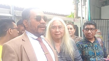 img-title Tak Hanya Gugat Harta Gono-Gini, Gideon Tengker juga Akan Polisikan Rieta Amalia