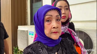 Ibunda Ferry Irawan Sebut Venna Melinda Pansos Kembalikan Barang di Depan Media
