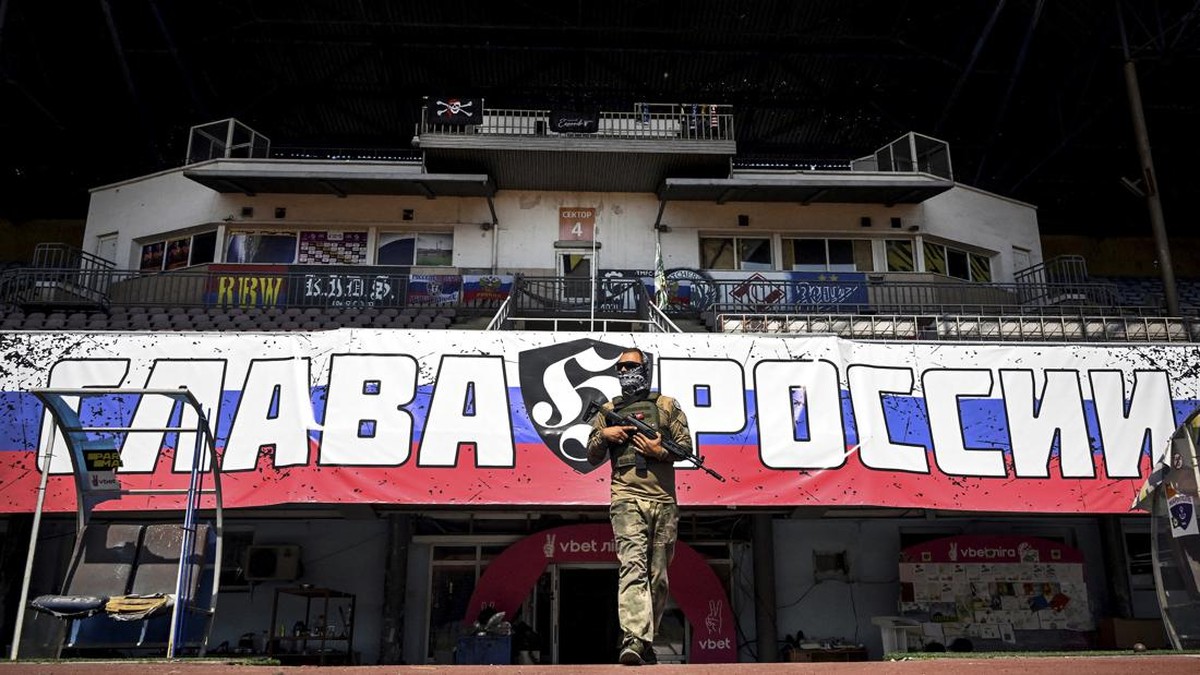 FOTO: Rusia Rekrut Hooligan Sepak Bola untuk Gempur Ukraina