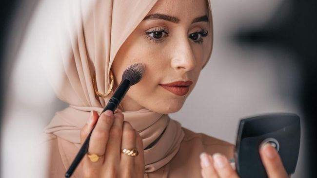 6 Cara Makeup Yang Tepat Untuk Kulit Berminyak Biar Nggak Gampang